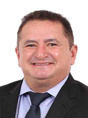 Retrato oficial de Prof. Reginaldo Veras