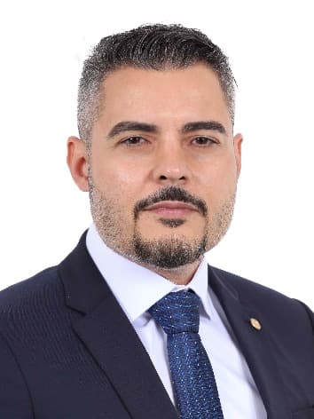 Retrato oficial de Thiago Flores