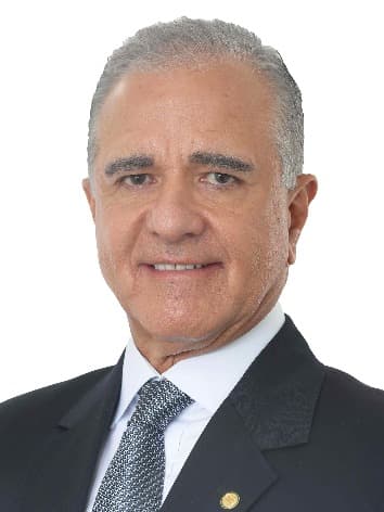 Retrato oficial de Julio Lopes