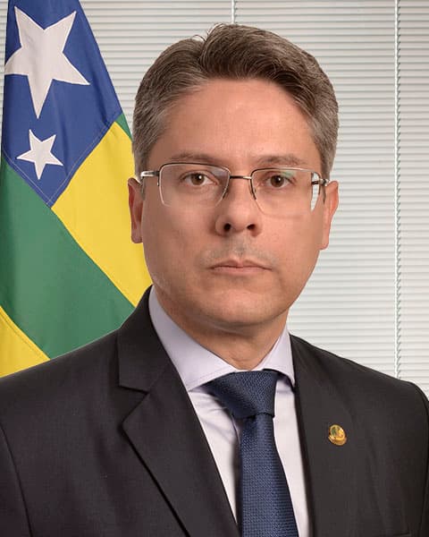 Retrato oficial de Alessandro Vieira